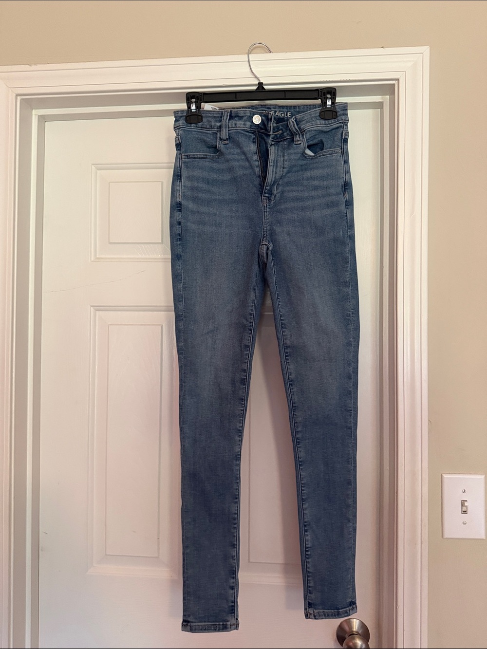 American Eagle Outfitters Skinny Jeans in Medium Blue Wash